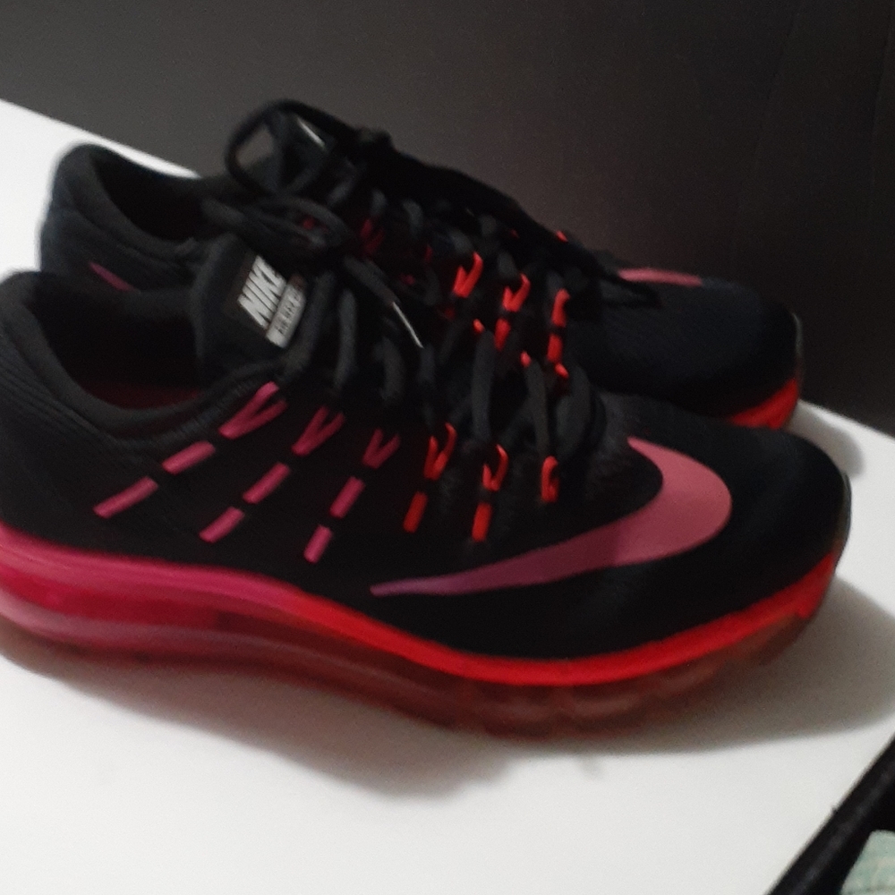 Nike Aix Max 2016 women's black and pink athletic